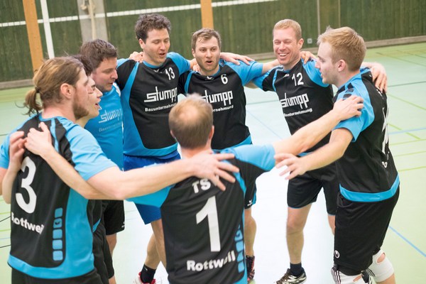 Jubelpose - Die Rottweiler Volleyballer nach dem Sieg gegen TSG Tübingen 2
